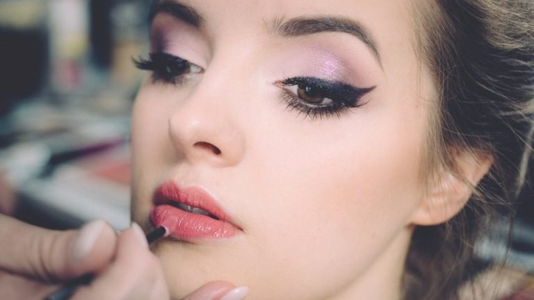 Easy tips to help you get the smoky eye look for your wedding at home