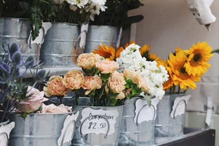 Delivering Happiness in a Bundle: How to Open a Flower Shop 2021 Guide