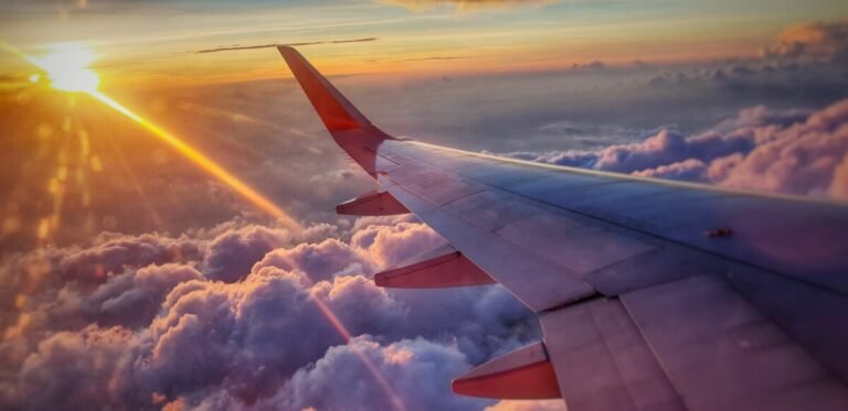 4 Ways to Keep Yourself Entertained When in Transit