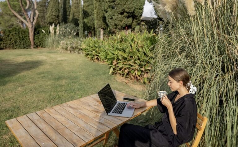 Impact Of Garden Pods In Journalism Offices: Boosting Creativity and Chill Vibes